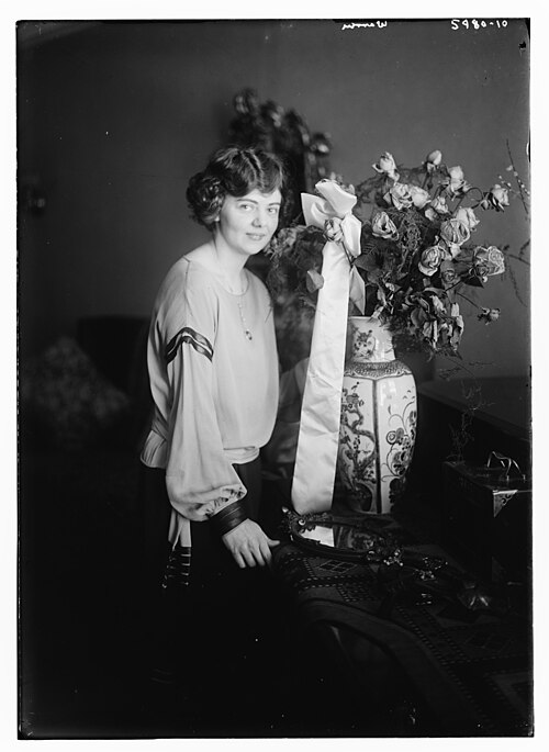 Portrait of Elinor Remick Warren
