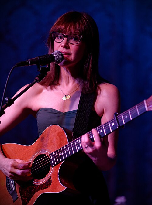 Portrait of Lisa Loeb