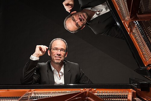 Portrait of Michael Schutz