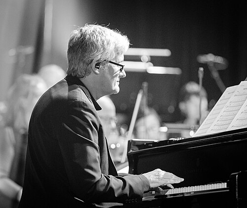 Portrait of Rob Mounsey