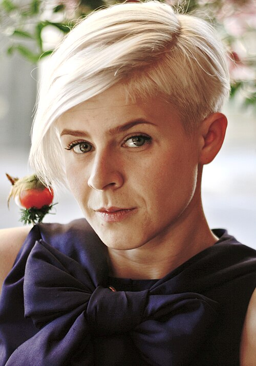 Portrait of Robyn
