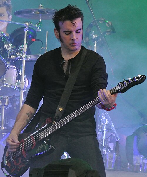 Portrait of Simon Gallup