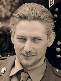 Portrait of Steve Scott