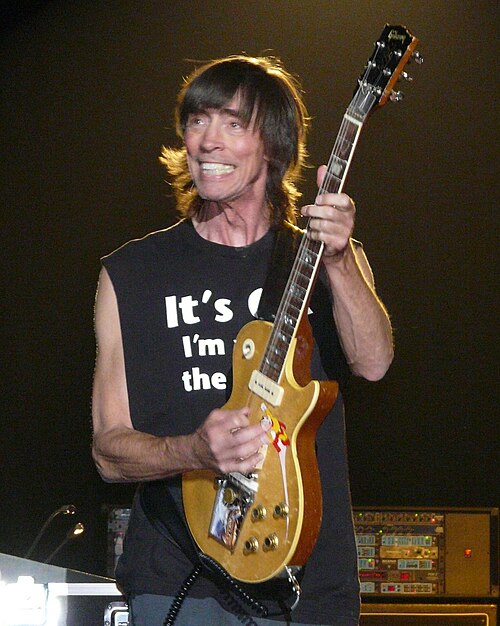 Portrait of Tom Scholz